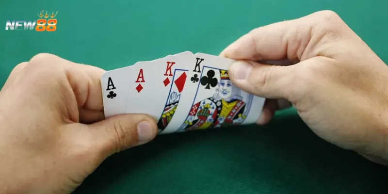Cách chơi Omaha Poker cơ bản ra sao?